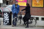 Amsterdam 22 januari 2016 
Monique Klemann met een kennis op straat in Amsterdam