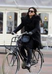 Amsterdam 22 januari 2016 
Monique Klemann met een kennis op straat in Amsterdam