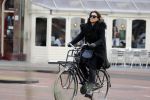 Amsterdam 22 januari 2016 
Monique Klemann met een kennis op straat in Amsterdam