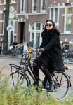 Amsterdam 22 januari 2016 
Monique Klemann met een kennis op straat in Amsterdam