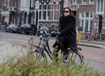 Amsterdam 22 januari 2016 
Monique Klemann met een kennis op straat in Amsterdam
