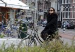 Amsterdam 22 januari 2016 
Monique Klemann met een kennis op straat in Amsterdam