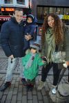 Amsterdam 17 januari 2016
Premiere Woezel en Pip in Tuschinski. Najib Amhali met zijn vrouw Niama en hun kinderen