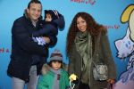 Amsterdam 17 januari 2016
Premiere Woezel en Pip in Tuschinski. Najib Amhali met zijn vrouw Niama en hun kinderen