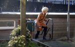 Amsterdam 22 januari 2016 
Noortje Herlaar vertrekt met een taxi bij haar woonboot.