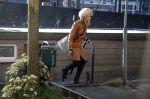 Amsterdam 22 januari 2016 
Noortje Herlaar vertrekt met een taxi bij haar woonboot.