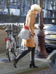 Amsterdam 22 januari 2016 
Noortje Herlaar vertrekt met een taxi bij haar woonboot.