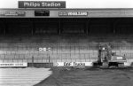 Eindhoven, 1984 Nieuwe grasmat in het PSV Stadion