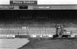Eindhoven, 1984 Nieuwe grasmat in het PSV Stadion
