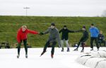 Biddinghuizen 31 januari 2016
Training voor de hollandse 100 op de schaatsbaan van Biddinghuizen. Aanwezig oa Prins Bernhard jr met kinderen Prinses Marilene Prins Maurits en Prinses Anna Prins Pieter Christiaan Prinses Emma Prinses Margriet Leontien Zijlaard v Moorsel met man Michael Zijlaard en dochter Indy Rosanna Kluivert met Patrick Nino Demy Shane en Justin Kluivert.