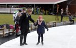 Biddinghuizen 31 januari 2016
Training voor de hollandse 100 op de schaatsbaan van Biddinghuizen. Aanwezig oa Prins Bernhard jr met kinderen Prinses Marilene Prins Maurits en Prinses Anna Prins Pieter Christiaan Prinses Emma Prinses Margriet Leontien Zijlaard v Moorsel met man Michael Zijlaard en dochter Indy Rosanna Kluivert met Patrick Nino Demy Shane en Justin Kluivert.