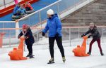 Biddinghuizen 31 januari 2016
Training voor de hollandse 100 op de schaatsbaan van Biddinghuizen. Aanwezig oa Prins Bernhard jr met kinderen Prinses Marilene Prins Maurits en Prinses Anna Prins Pieter Christiaan Prinses Emma Prinses Margriet Leontien Zijlaard v Moorsel met man Michael Zijlaard en dochter Indy Rosanna Kluivert met Patrick Nino Demy Shane en Justin Kluivert.