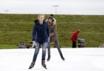 Biddinghuizen 31 januari 2016
Training voor de hollandse 100 op de schaatsbaan van Biddinghuizen. Aanwezig oa Prins Bernhard jr met kinderen Prinses Marilene Prins Maurits en Prinses Anna Prins Pieter Christiaan Prinses Emma Prinses Margriet Leontien Zijlaard v Moorsel met man Michael Zijlaard en dochter Indy Rosanna Kluivert met Patrick Nino Demy Shane en Justin Kluivert.