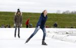 Biddinghuizen 31 januari 2016
Training voor de hollandse 100 op de schaatsbaan van Biddinghuizen. Aanwezig oa Prins Bernhard jr met kinderen Prinses Marilene Prins Maurits en Prinses Anna Prins Pieter Christiaan Prinses Emma Prinses Margriet Leontien Zijlaard v Moorsel met man Michael Zijlaard en dochter Indy Rosanna Kluivert met Patrick Nino Demy Shane en Justin Kluivert.