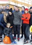 Biddinghuizen 31 januari 2016
Training voor de hollandse 100 op de schaatsbaan van Biddinghuizen. Aanwezig oa Prins Bernhard jr met kinderen Prinses Marilene Prins Maurits en Prinses Anna Prins Pieter Christiaan Prinses Emma Prinses Margriet Leontien Zijlaard v Moorsel met man Michael Zijlaard en dochter Indy Rosanna Kluivert met Patrick Nino Demy Shane en Justin Kluivert.