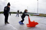 Biddinghuizen 31 januari 2016
Training voor de hollandse 100 op de schaatsbaan van Biddinghuizen. Aanwezig oa Prins Bernhard jr met kinderen Prinses Marilene Prins Maurits en Prinses Anna Prins Pieter Christiaan Prinses Emma Prinses Margriet Leontien Zijlaard v Moorsel met man Michael Zijlaard en dochter Indy Rosanna Kluivert met Patrick Nino Demy Shane en Justin Kluivert.
