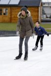Biddinghuizen 31 januari 2016
Training voor de hollandse 100 op de schaatsbaan van Biddinghuizen. Aanwezig oa Prins Bernhard jr met kinderen Prinses Marilene Prins Maurits en Prinses Anna Prins Pieter Christiaan Prinses Emma Prinses Margriet Leontien Zijlaard v Moorsel met man Michael Zijlaard en dochter Indy Rosanna Kluivert met Patrick Nino Demy Shane en Justin Kluivert.