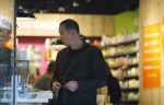 Amsterdam 25 januari 2016 
Raoul Heertje koopt drankje in de vitaminestore.