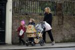 Amsterdam 15 januari 2016
Regina Romeijn achter kinderwagen met dochter en een vriendje