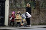Amsterdam 15 januari 2016
Regina Romeijn achter kinderwagen met dochter en een vriendje