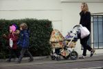 Amsterdam 15 januari 2016
Regina Romeijn achter kinderwagen met dochter en een vriendje