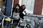 Amsterdam 19 januari 2017  
Edsilia Rombley en Berget Lewis verbergen zich achter boekje met etksten ladies of soul