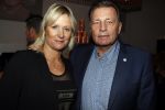 Hoorn 16 januari 2017
Premiere van FIFA Blatter, de val van de voetbalkeizer, in Schouwburg Het Park in Hoorn. Co Adriaanse met vrouw