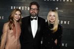 Amsterdam 9 januari 2016
Premiere Brimstone in Tuschinski met oa Emilia Jones en Dakota Fanning gemaakt door regisseur Martin Koolhoven .
Dakota Fanning en Emilia Jones en Martin Koolhoven