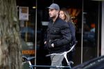 Amsterdam 20 januari 2017
Dave Roelvink met zijn nieuwe vriendin Julia Mekkes nadat ze geluncht hebben bij v Dam op de cornelis Schuytstraat