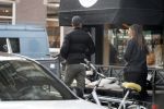 Amsterdam 20 januari 2017
Dave Roelvink met zijn nieuwe vriendin Julia Mekkes nadat ze geluncht hebben bij v Dam op de cornelis Schuytstraat