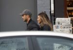 Amsterdam 20 januari 2017
Dave Roelvink met zijn nieuwe vriendin Julia Mekkes nadat ze geluncht hebben bij v Dam op de cornelis Schuytstraat
