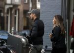 Amsterdam 20 januari 2017
Dave Roelvink met zijn nieuwe vriendin Julia Mekkes nadat ze geluncht hebben bij v Dam op de cornelis Schuytstraat