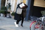 Amsterdam 19 januari 2017  
Edsilia Rombley en Berget Lewis verbergen zich achter boekje met etksten ladies of soul