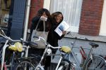Amsterdam 19 januari 2017  
Edsilia Rombley en Berget Lewis verbergen zich achter boekje met etksten ladies of soul