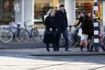 Amsterdam 21 januari 2017  
Eva Jinek met vriend Dexter van der Voorn op de beethovenstraat.