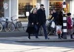 Amsterdam 21 januari 2017  
Eva Jinek met vriend Dexter van der Voorn op de beethovenstraat.