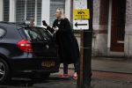 Amsterdam 30 januari 2017
Eva Jinek stapt met kop koffie in haar auto