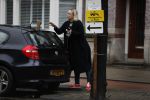 Amsterdam 30 januari 2017
Eva Jinek stapt met kop koffie in haar auto