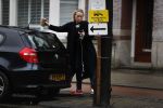Amsterdam 30 januari 2017
Eva Jinek stapt met kop koffie in haar auto