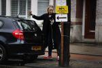 Amsterdam 30 januari 2017
Eva Jinek stapt met kop koffie in haar auto