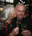 Amsterdam 29 januari 2017 
Surprise party Harry Mens vanwege zijn 70e verjaardag. Het werd gevierd op het leidse plein. Harry met zijn nieuwe oude vriendin Juul