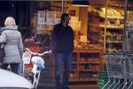 Amsterdam 24 januari 2017
Jacob Derwig bellend bij supermarkt
