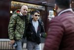 Amsterdam 20 januari 2017  
Dries Roelvink op de pc hooftstraatJohn v d Heuvel met een fan op de pc hooftstraat