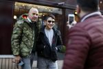 Amsterdam 20 januari 2017  
Dries Roelvink op de pc hooftstraatJohn v d Heuvel met een fan op de pc hooftstraat