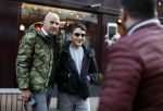 Amsterdam 20 januari 2017  
Dries Roelvink op de pc hooftstraatJohn v d Heuvel met een fan op de pc hooftstraat