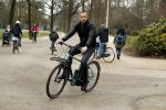 Amsterdam 31 januari 2017
Johnny Heitinga op zijn electriasche fiets in het vondelpark