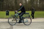 Amsterdam 31 januari 2017
Johnny Heitinga op zijn electriasche fiets in het vondelpark