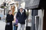 Amsterdam 28 januari 2017 
Lange Frans met zijn (ex) vrouw Danielle v Aalderen in amsterdam zuid