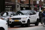 Amsterdam 30 januari 2017  
Lil Kleine in zijn nieuwe Range Rover sport. Hij koopt broodjes bij de hergo