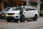 Amsterdam 30 januari 2017  
Lil Kleine in zijn nieuwe Range Rover sport. Hij koopt broodjes bij de hergo